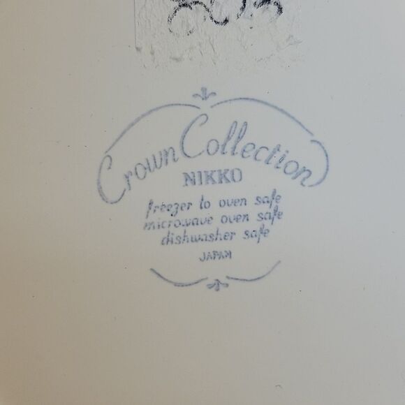 Vtg. Gingerbread baker's bundle: Cookie pans, cookie cutters, figures, 2 plates - Picture 6 of 13